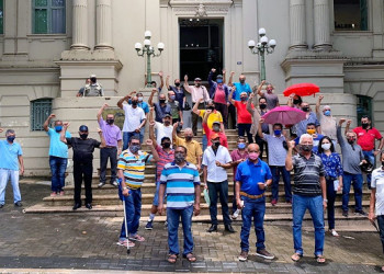 Servidores denunciam truculência da PM em ato na frente da Prefeitura de Teresina